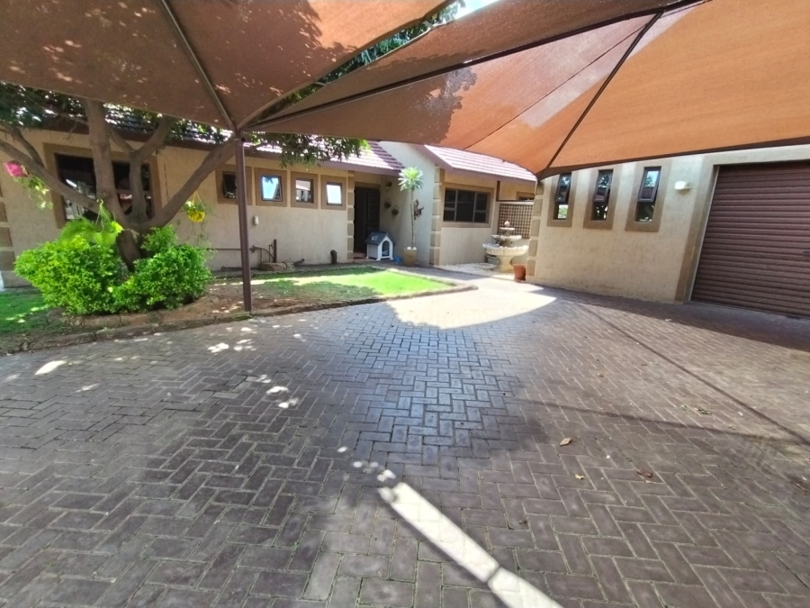 3 Bedroom Property for Sale in Protea Park North West